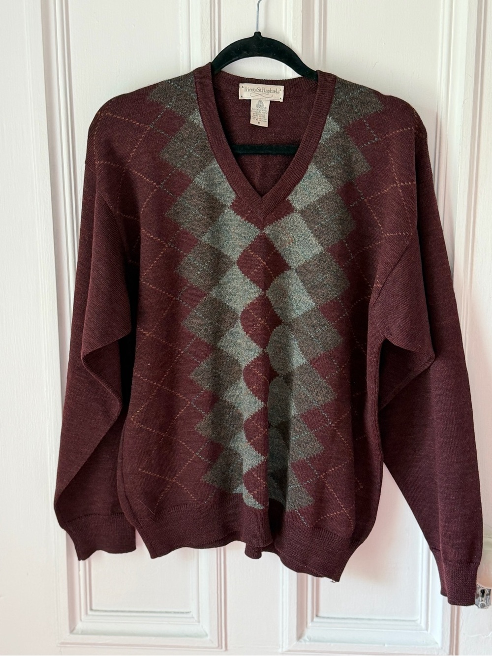 Men’s Vintage Tricots St Raphael Wool Burgundy Argyle V neck Pullover Medium